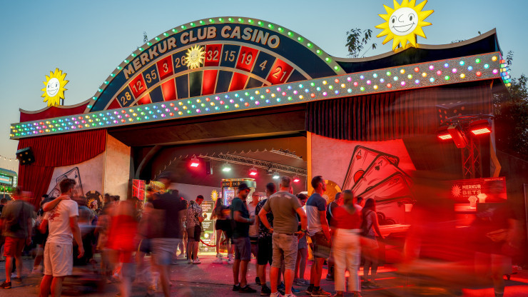 Why is Casino-Entertainment more frequently present at music festivals?